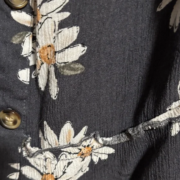 Maurices Black Daisy Print Puff Sleeve Blouse - Picture 6 of 7